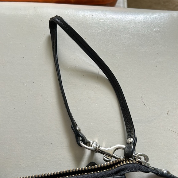 Pre owned Black/Brown Signature “C” Coach Wristlet-Great Condition - Picture 13 of 13